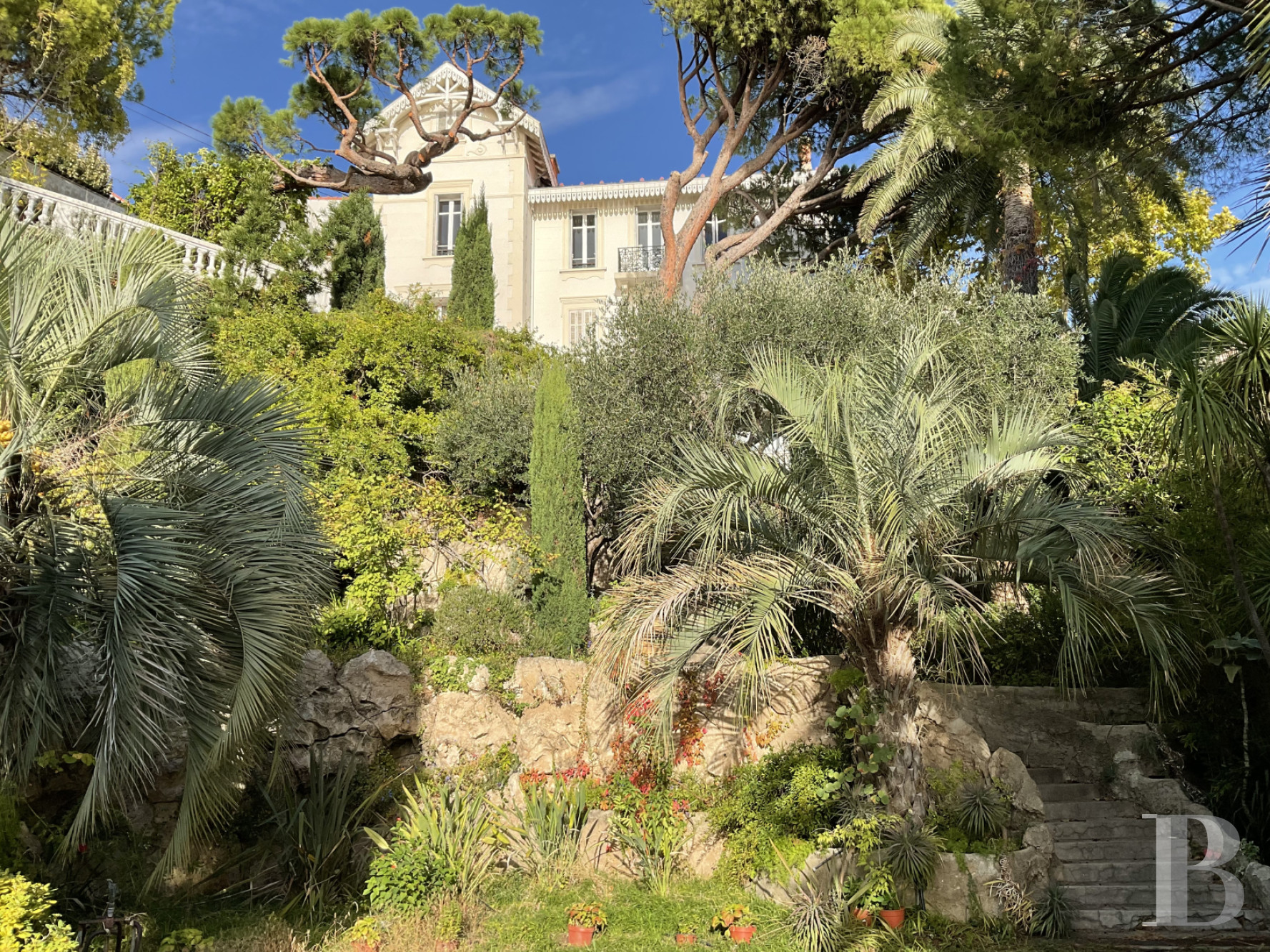À Marseille, au cœur du Roucas-Blanc, une villa du 19ème siècle et ses spectaculaires jardins et rocailles dominant la corniche - photo  n°10